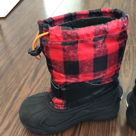 Size 12 Columbia Winter Boots - Picture 3 of 9